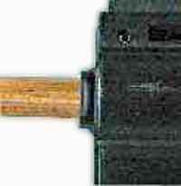 Рис.3 Деревянным предметом	со стороны дульного среза потихоньку выталкиваем ствол в сторону казенной части